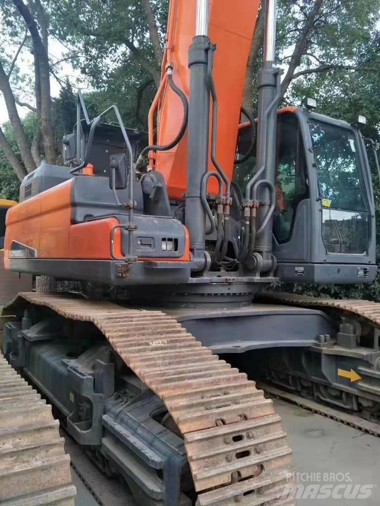 Doosan DX 530 Bagri goseničarji