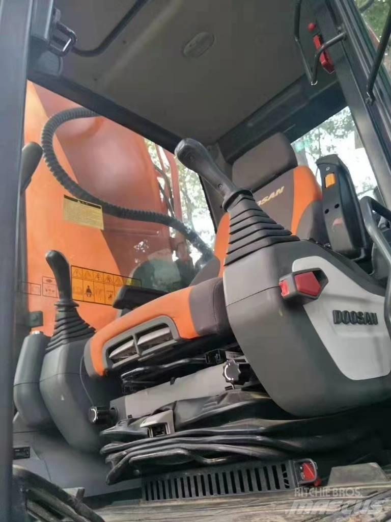 Doosan DX 530 Bagri goseničarji