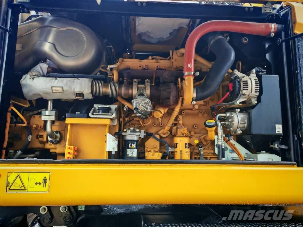 CAT M 318 F Bagri na kolesih