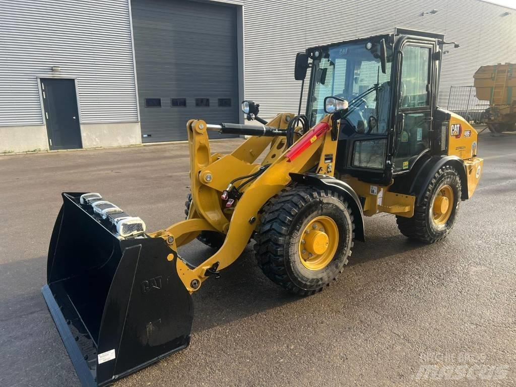 CAT 906 Kolesni nakladalci