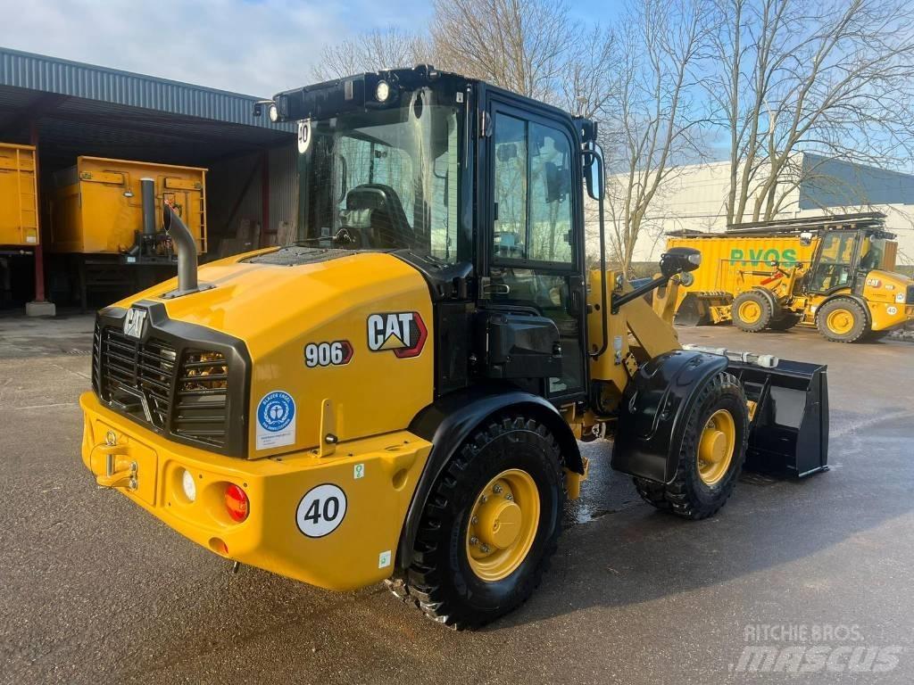 CAT 906 Kolesni nakladalci