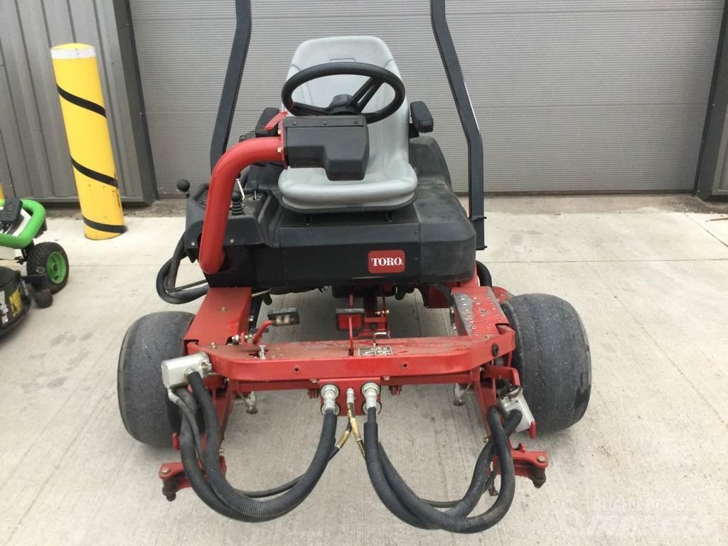 Toro 3250D Vrtni traktor kosilnice