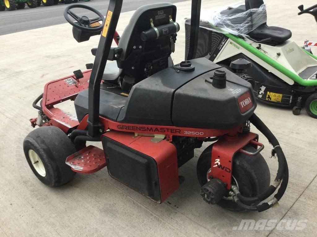 Toro 3250D Vrtni traktor kosilnice