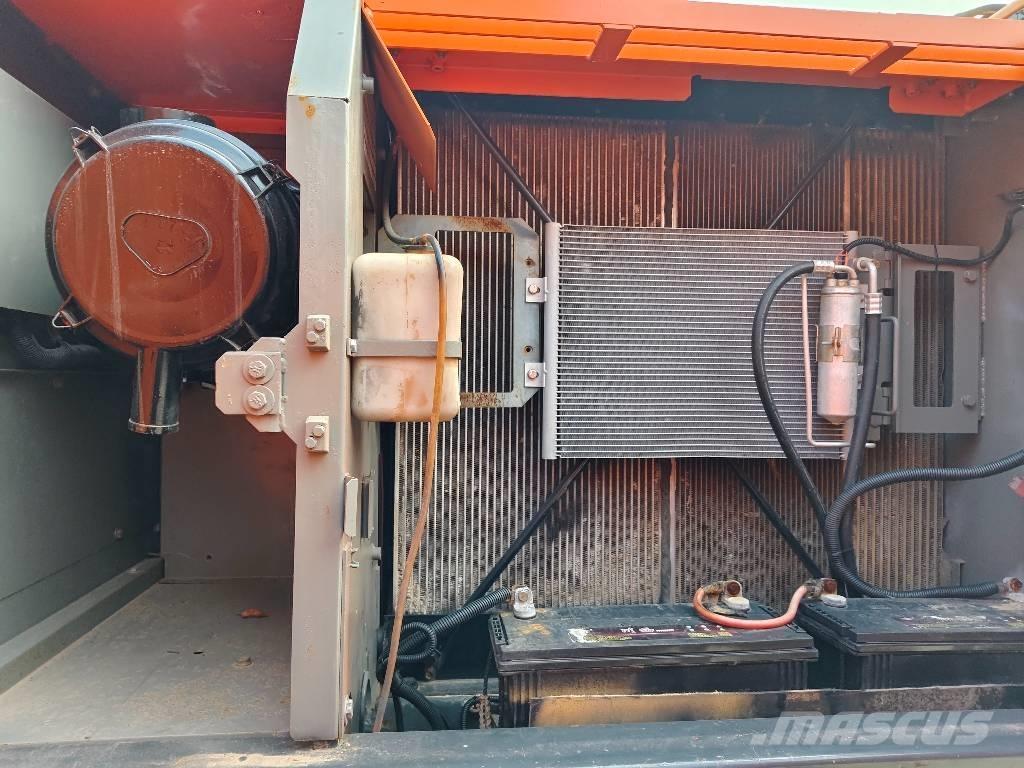 Hitachi ZX 210 Bagri goseničarji