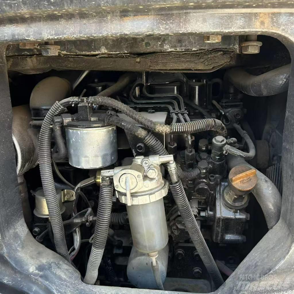 Komatsu 35 Bagri goseničarji