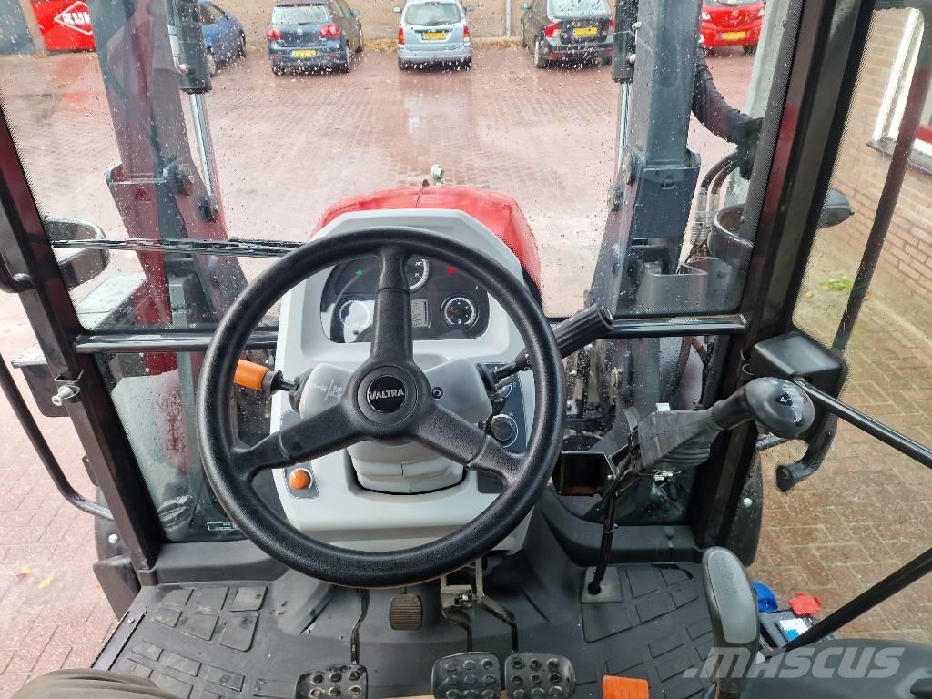 Valtra A 94 Traktorji