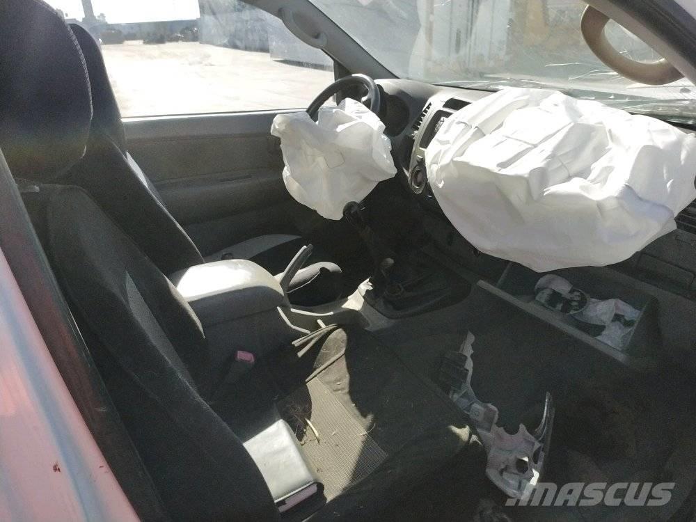 Toyota Hilux 4 Prekucniki