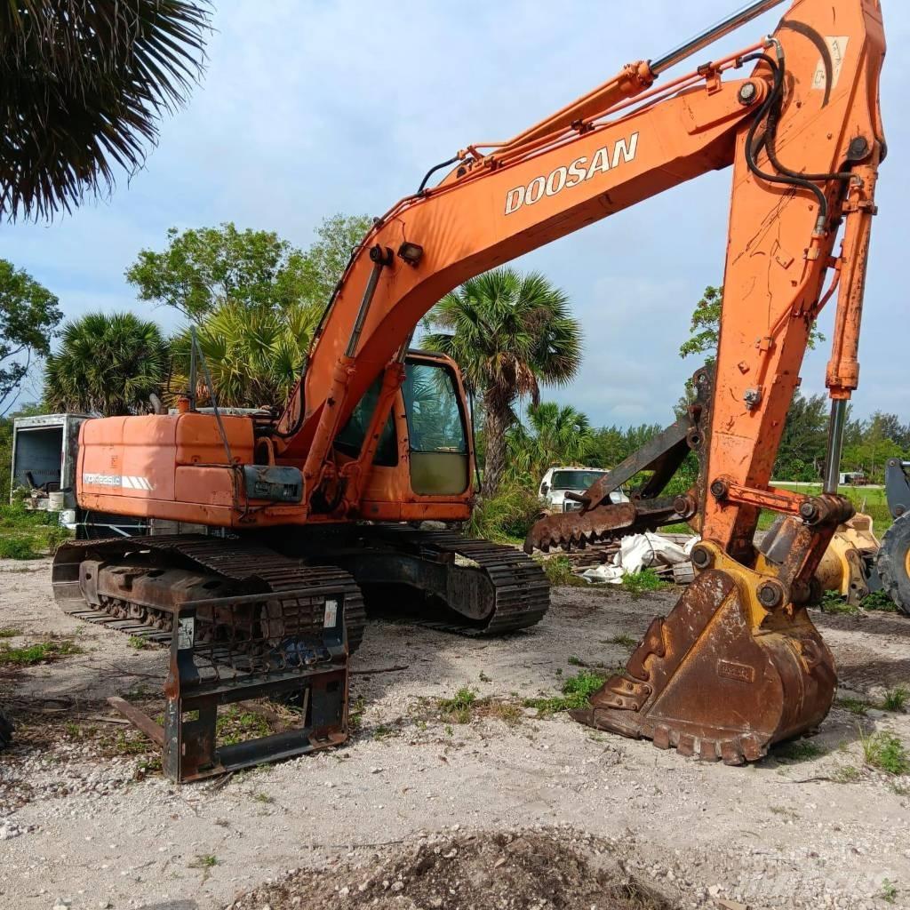 Doosan DX 225 LC Bagri goseničarji
