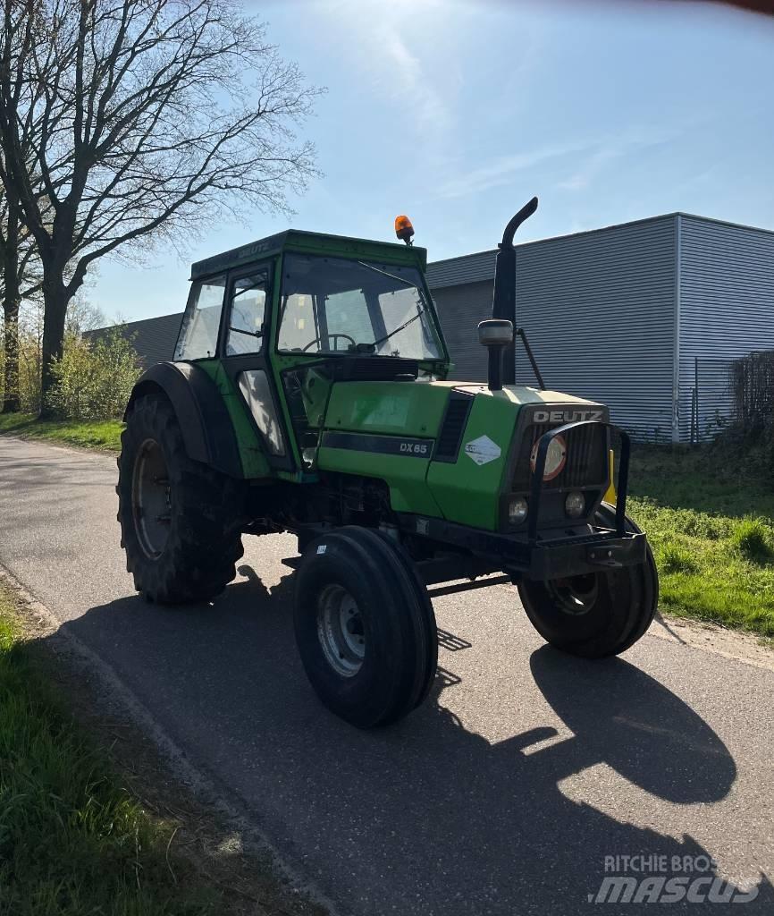 Deutz DX85 Traktorji