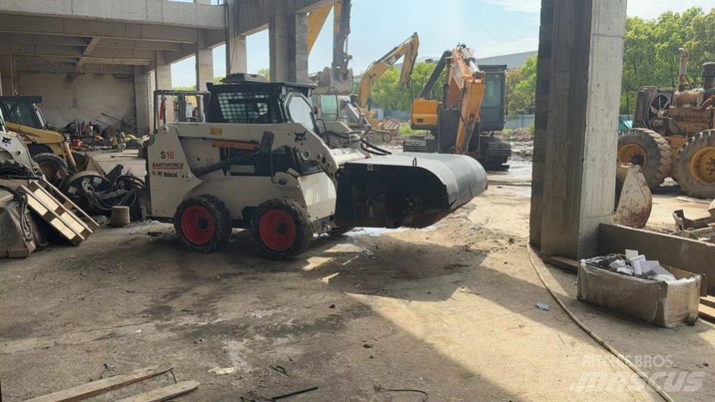 Bobcat S 16 Skid steer mini nakladalci