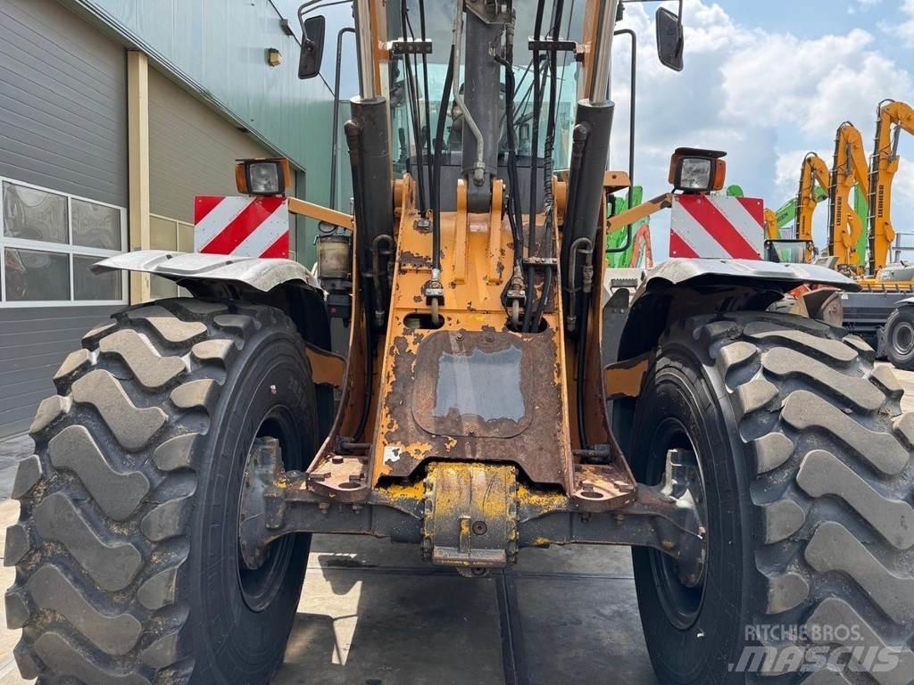 CASE 621F XR Kolesni nakladalci