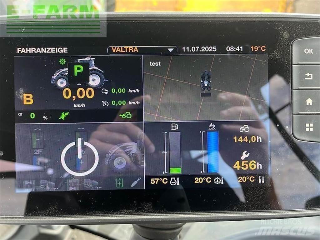 Valtra q245 Traktorji