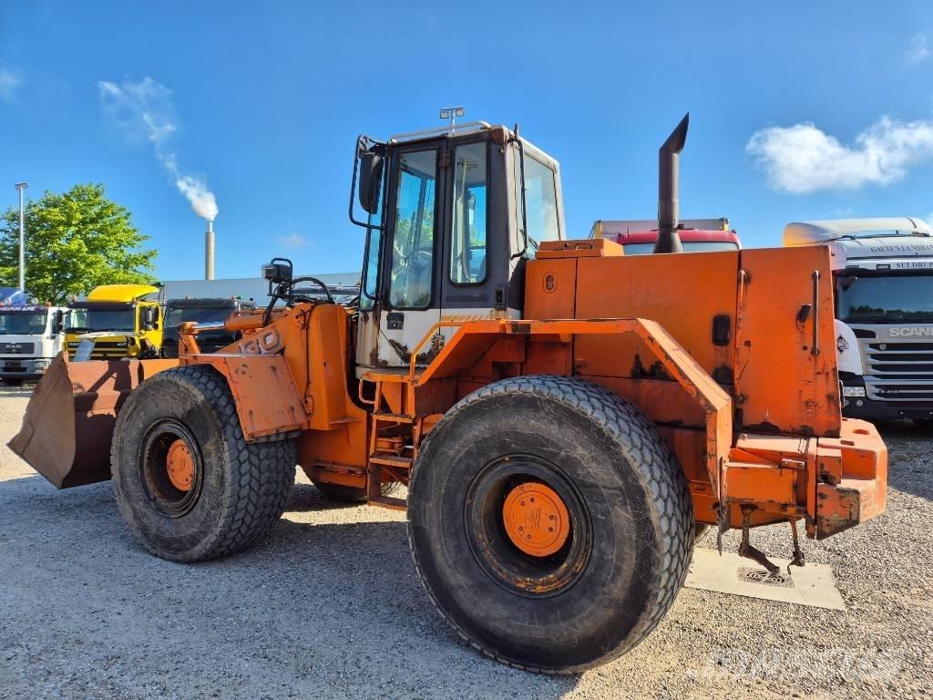 Hitachi FR 130 Kolesni nakladalci