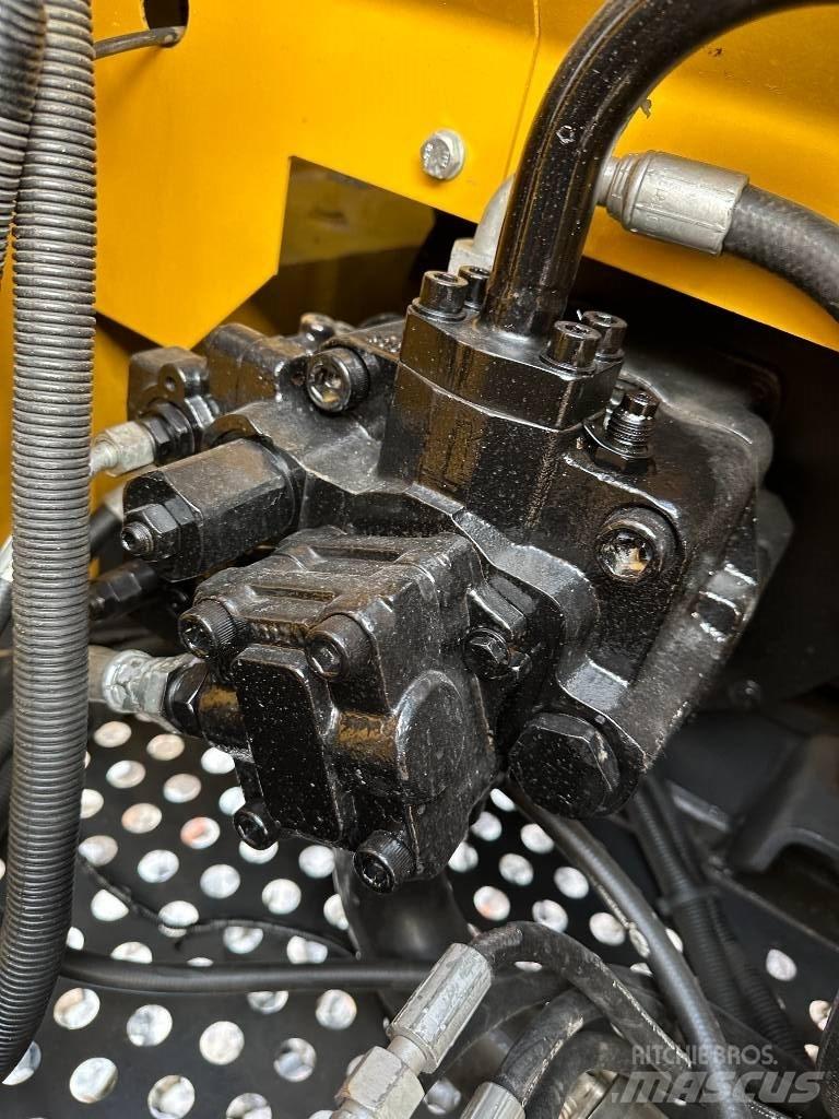 XCMG XE 85 DA Midi bagri 7t – 12t