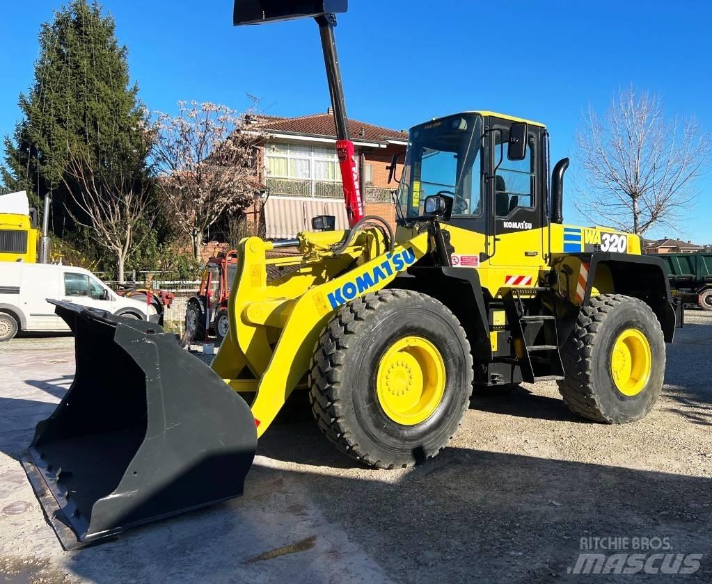 Komatsu WA 320 Kolesni nakladalci