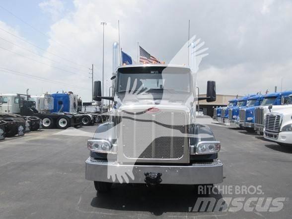 Peterbilt 567 Vlačilci