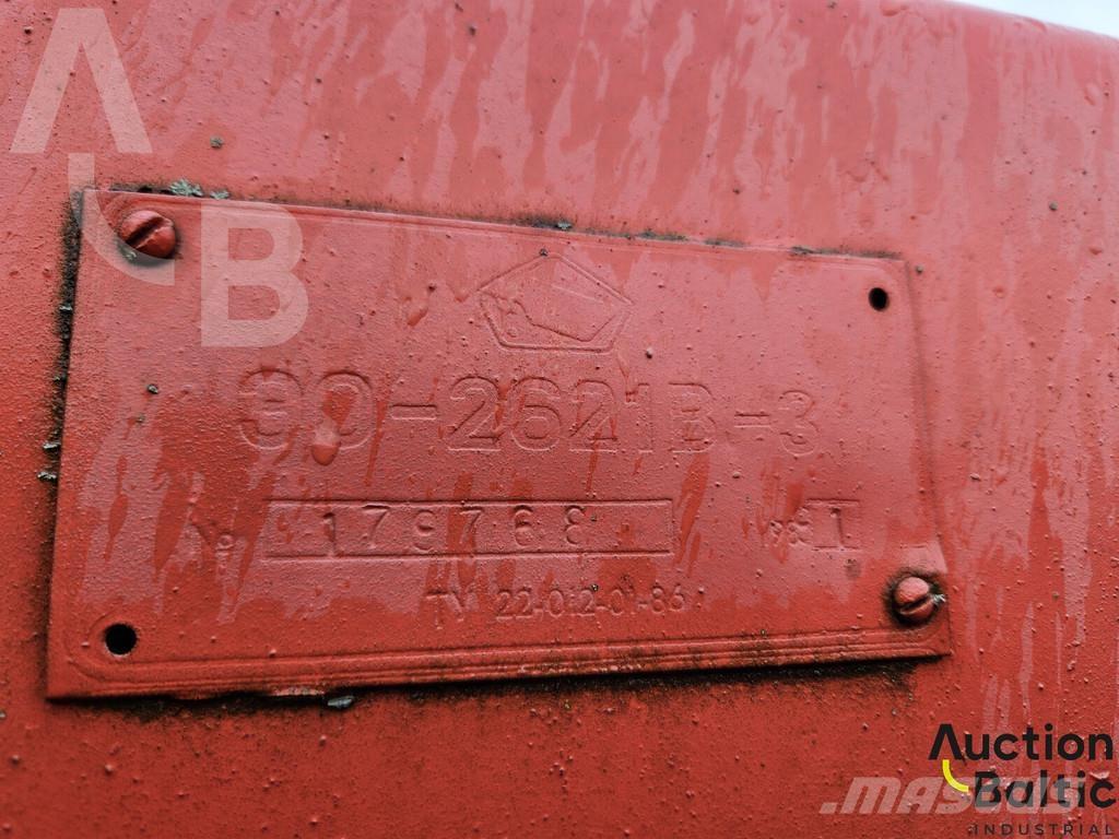  JUMZ EO-2621 Traktorji