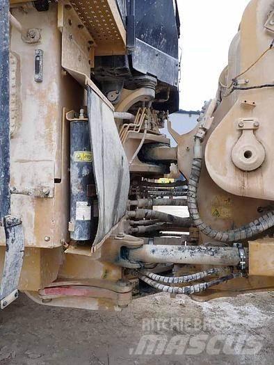 CAT 988K Kolesni nakladalci
