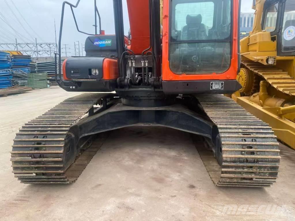 Doosan DX 225 Bagri goseničarji
