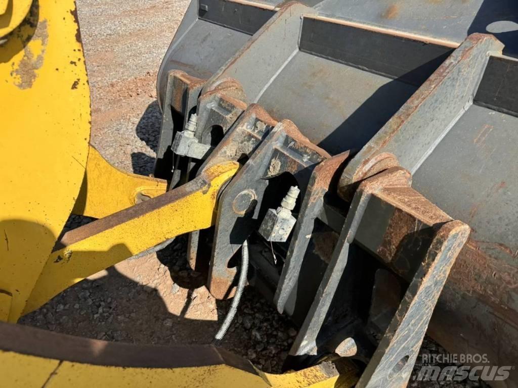 Komatsu WA 320 Kolesni nakladalci