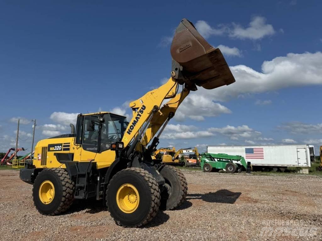 Komatsu WA 320 Kolesni nakladalci
