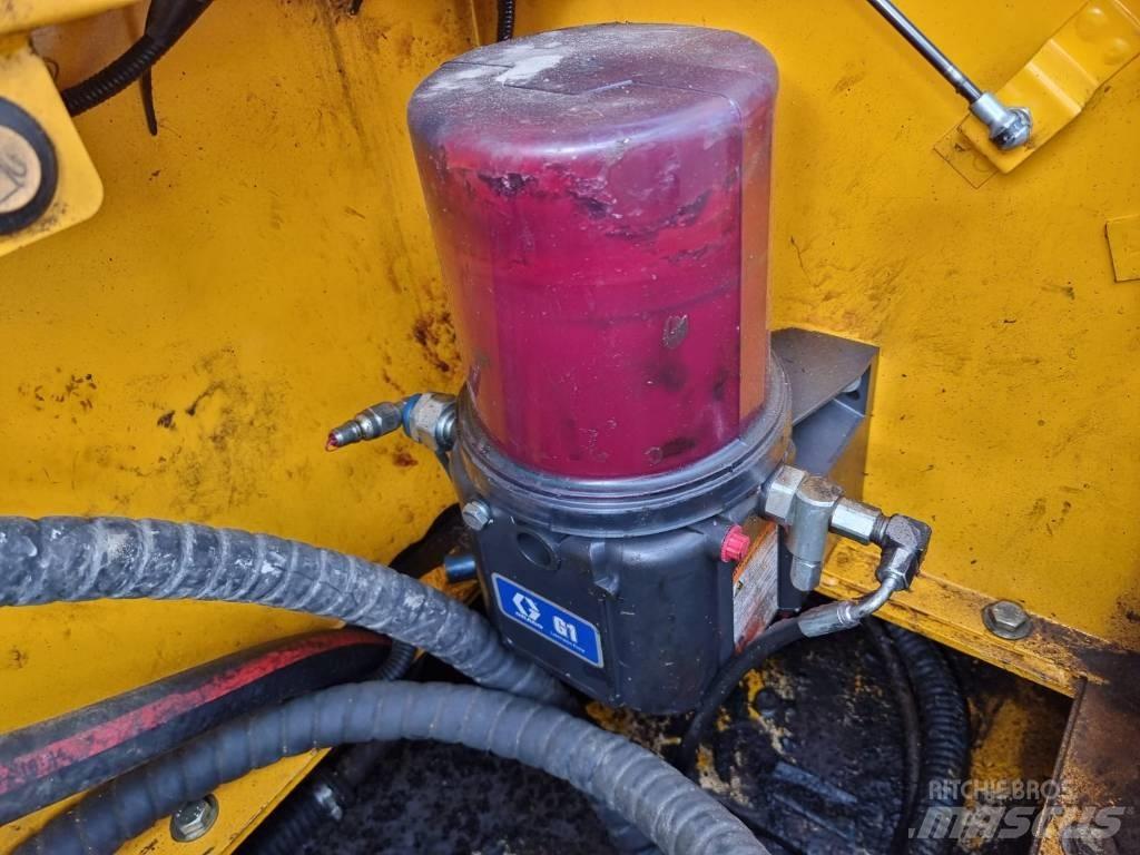 JCB JS 330 NC Bagri goseničarji