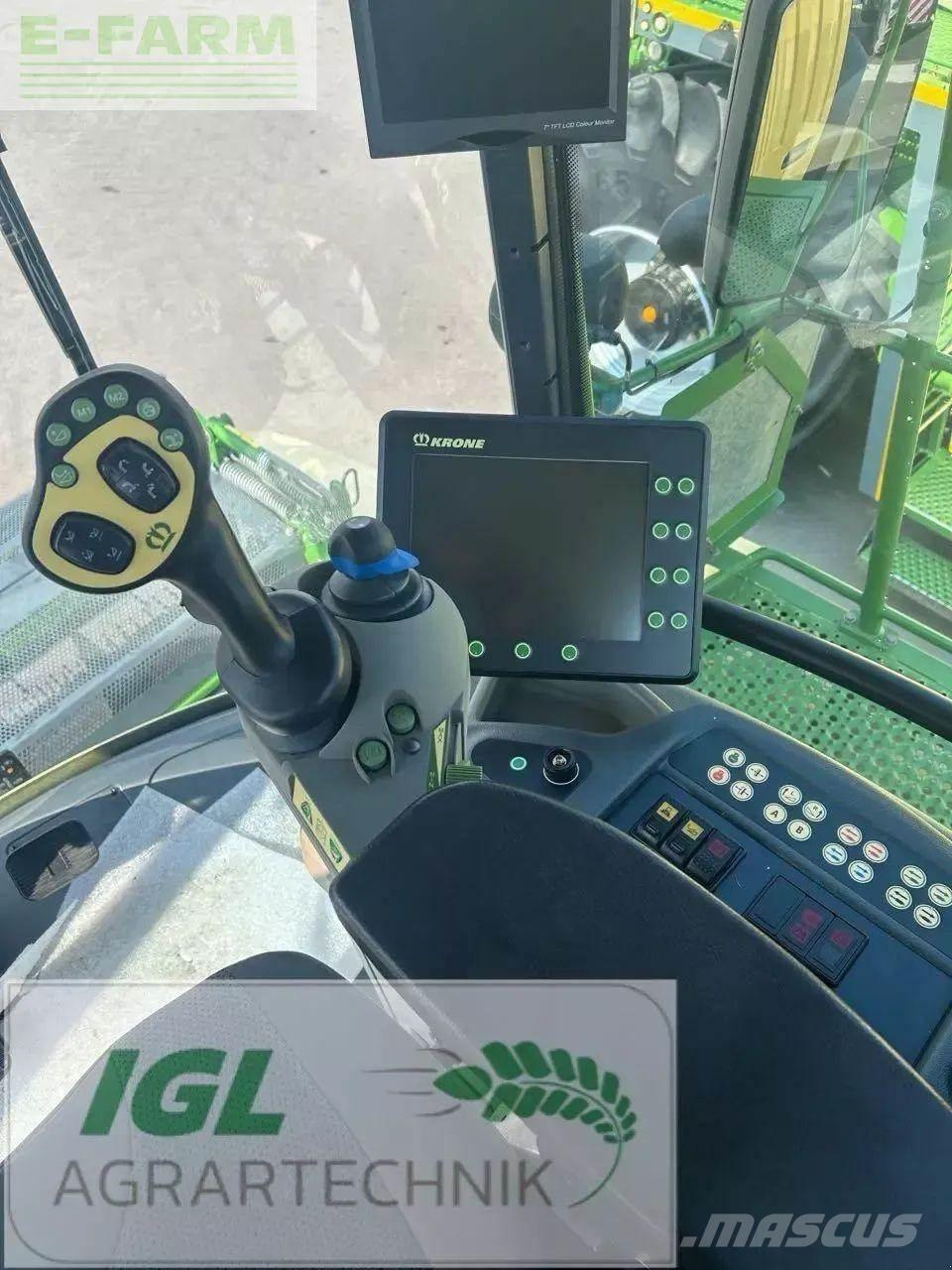 Krone big x 700 i Stroji za krmo na lastni pogon