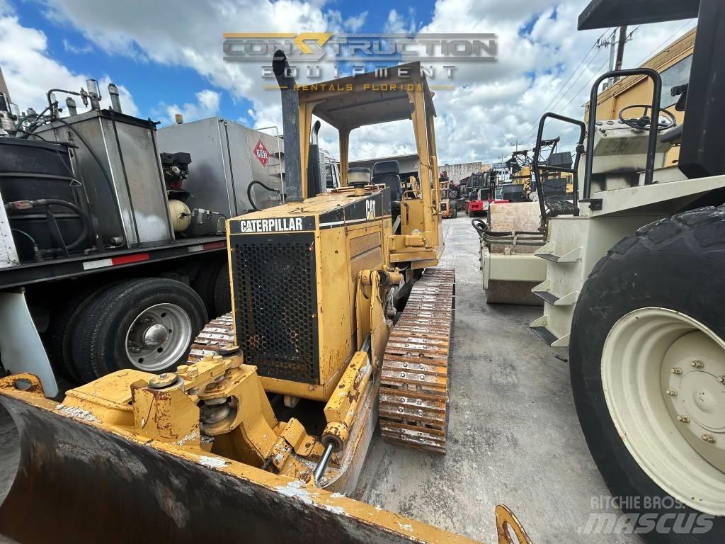 CAT D 3 C III Buldožerji goseničarji