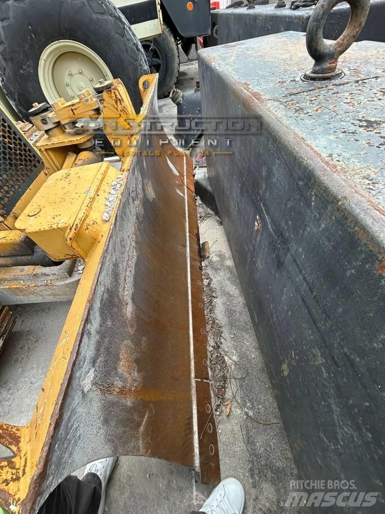 CAT D 3 C III Buldožerji goseničarji