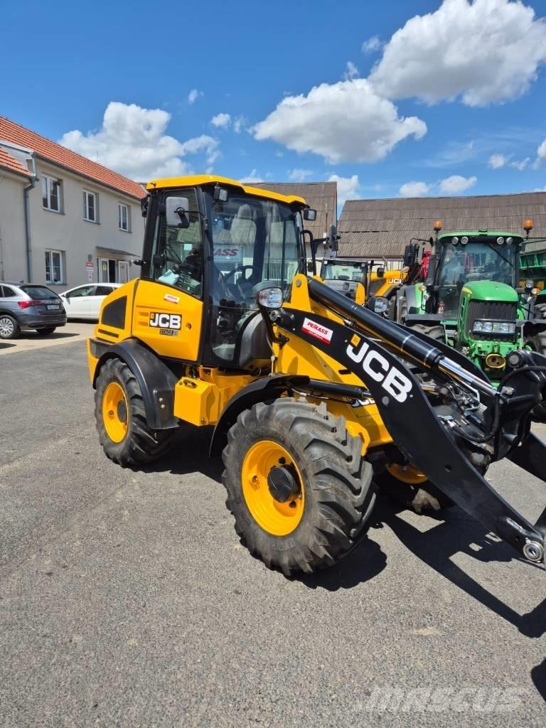 JCB 409 Agri Kmetijski teleskopski nakladalci