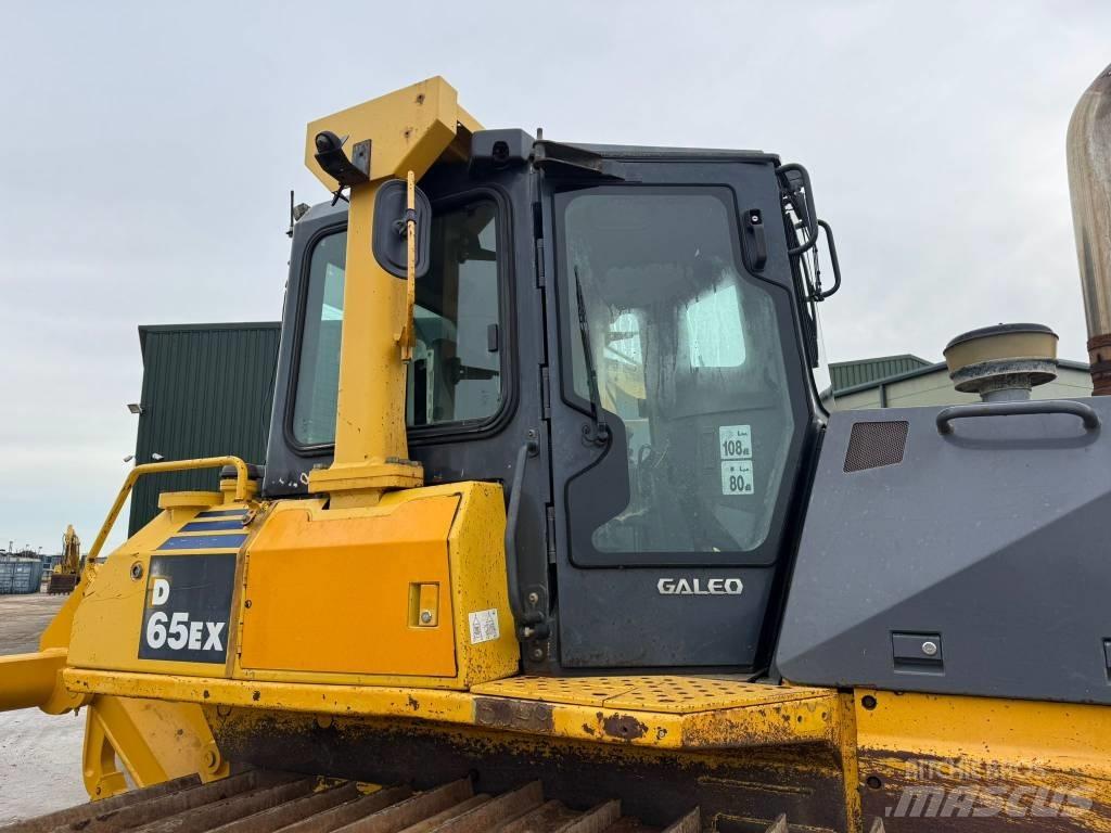 Komatsu D65EX-15 Buldožerji goseničarji