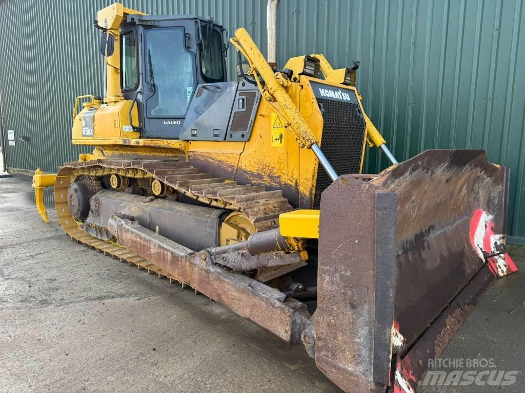Komatsu D65EX-15 Buldožerji goseničarji