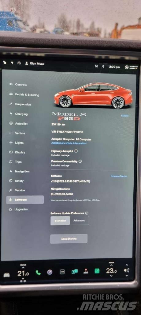 Tesla Model S P85D Avtomobili