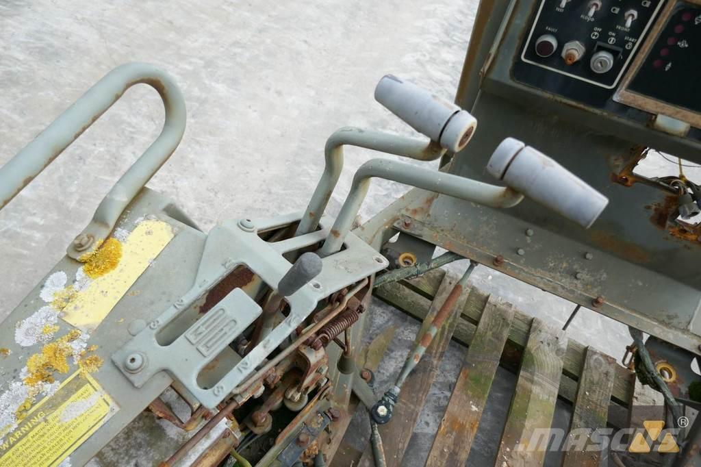 CAT 6T-3309 Kabine in notranjost