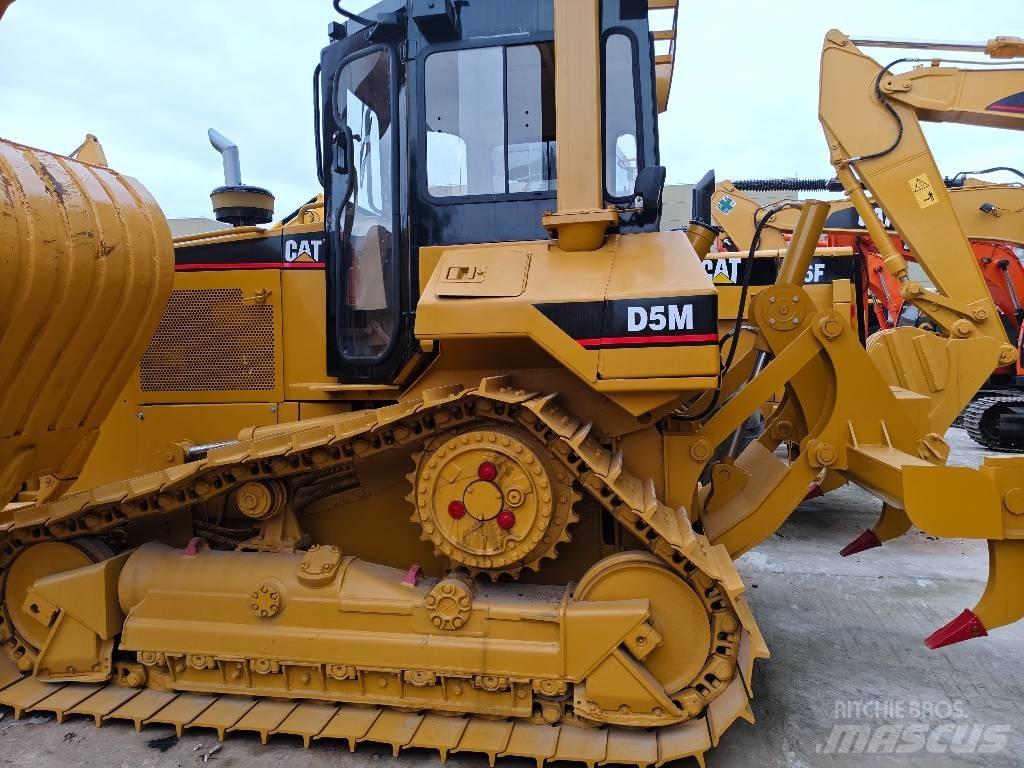 CAT D 5 M Buldožerji goseničarji