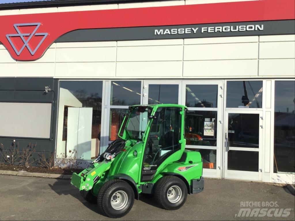 Avant 528 Skid steer mini nakladalci
