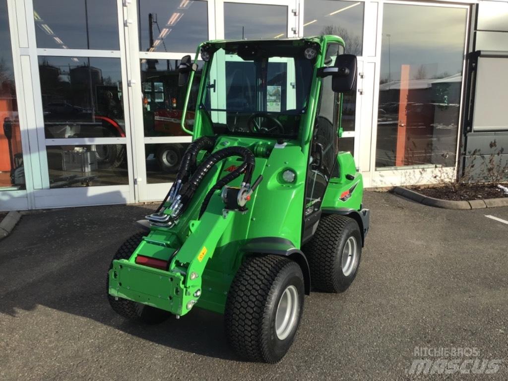 Avant 528 Skid steer mini nakladalci