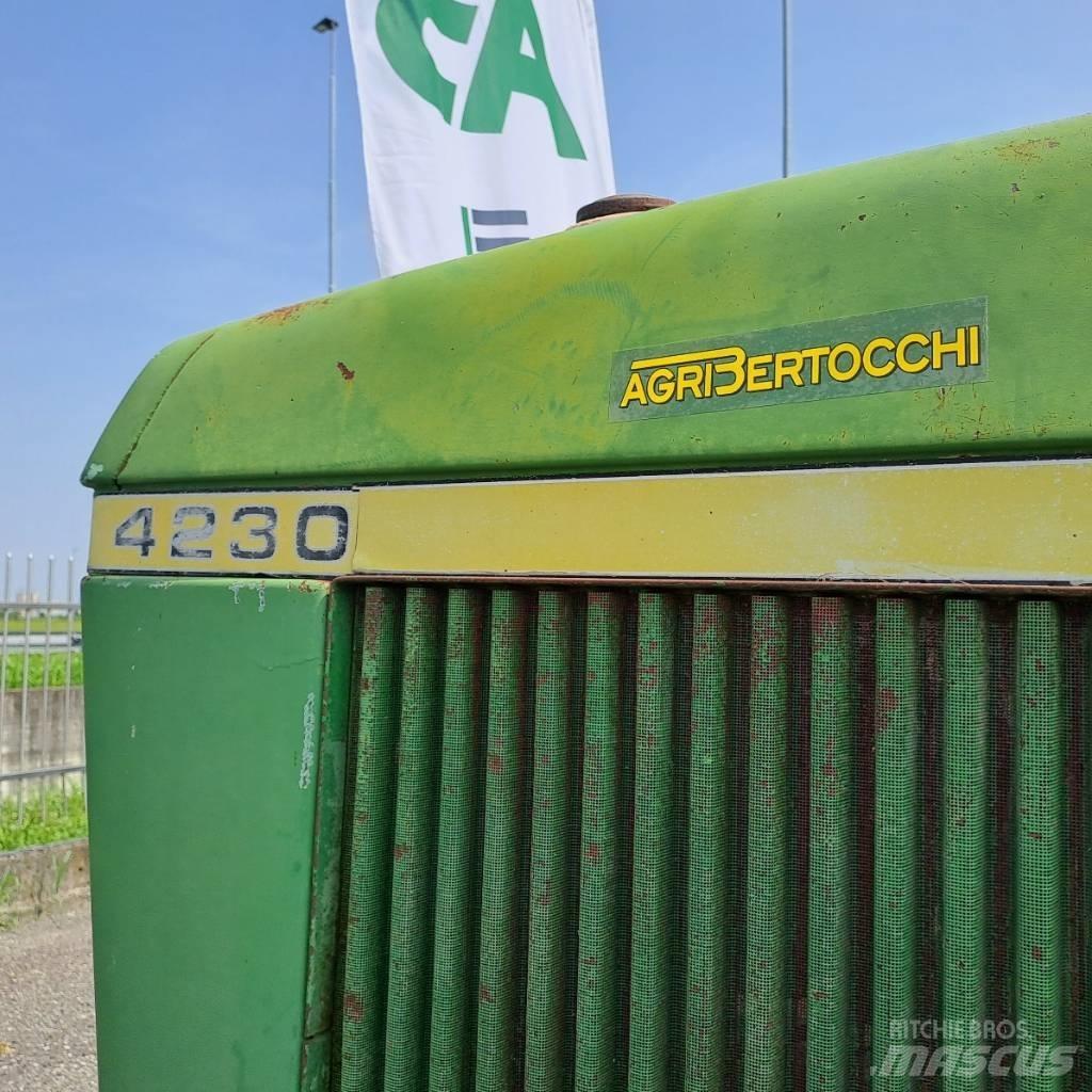 John Deere 4230 Traktorji