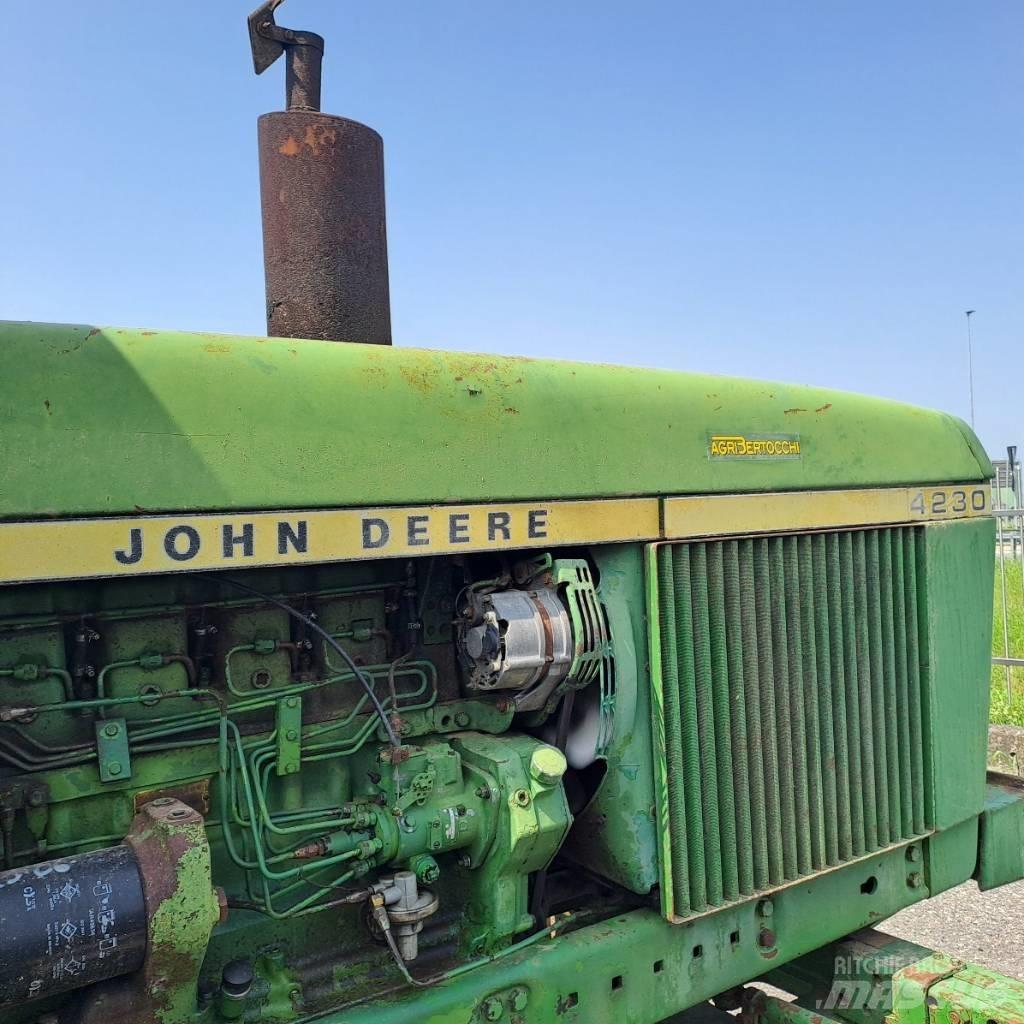 John Deere 4230 Traktorji