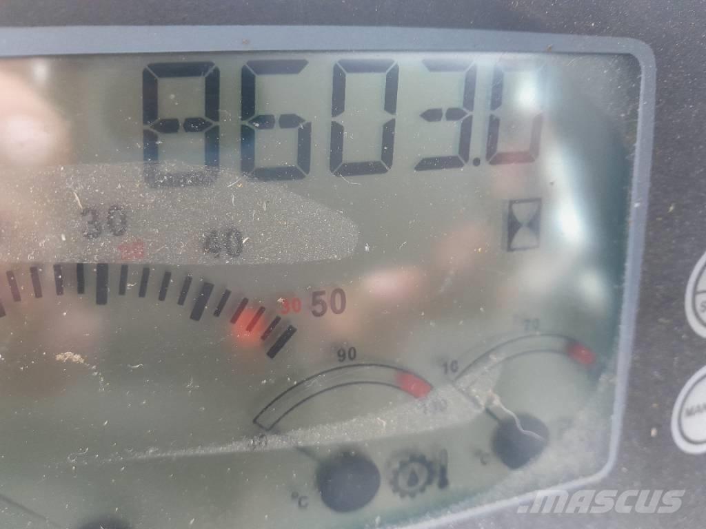 JCB 412 Kmetijski teleskopski nakladalci