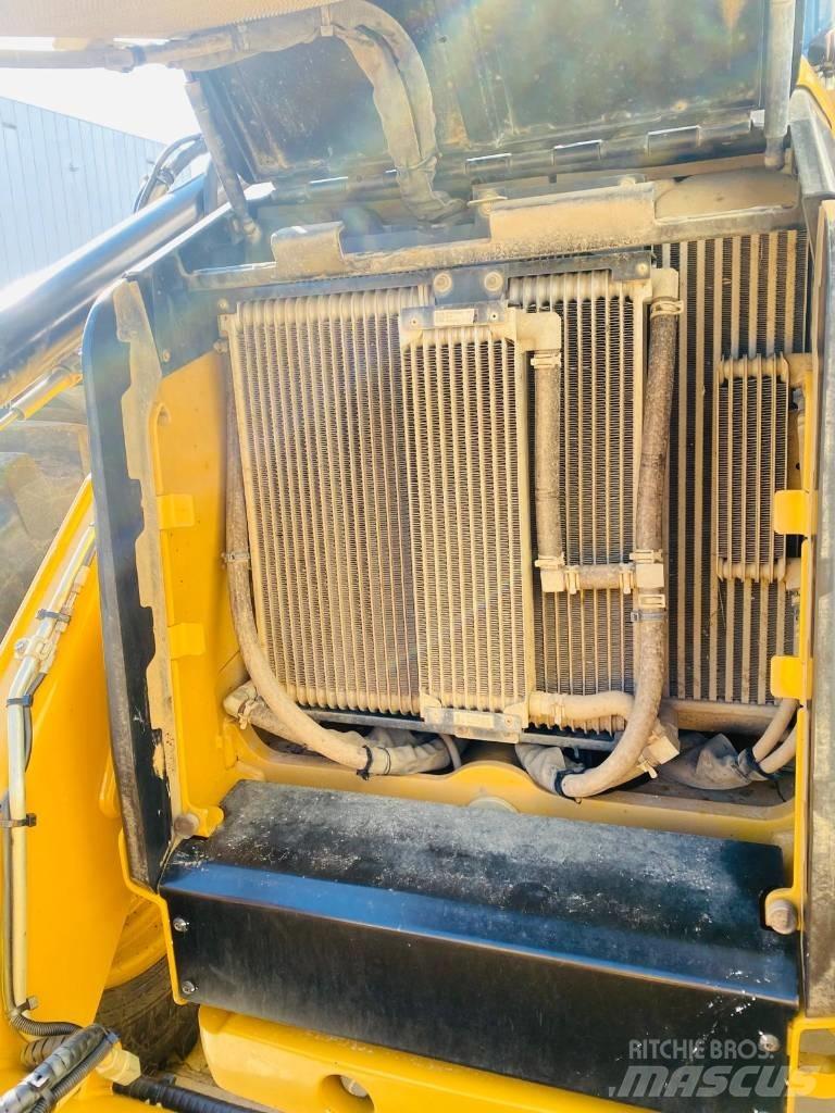 CAT 444  4x4 Rovokopači