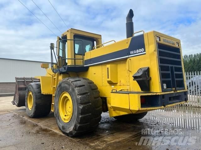 Komatsu WA 600-1 Kolesni nakladalci
