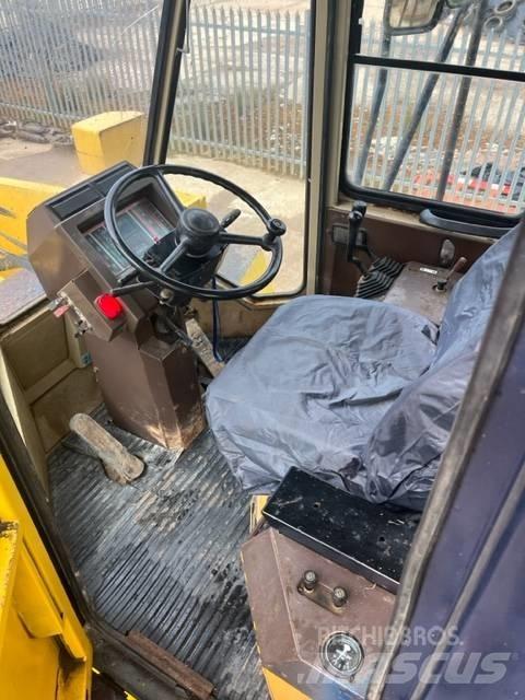 Komatsu WA 600-1 Kolesni nakladalci