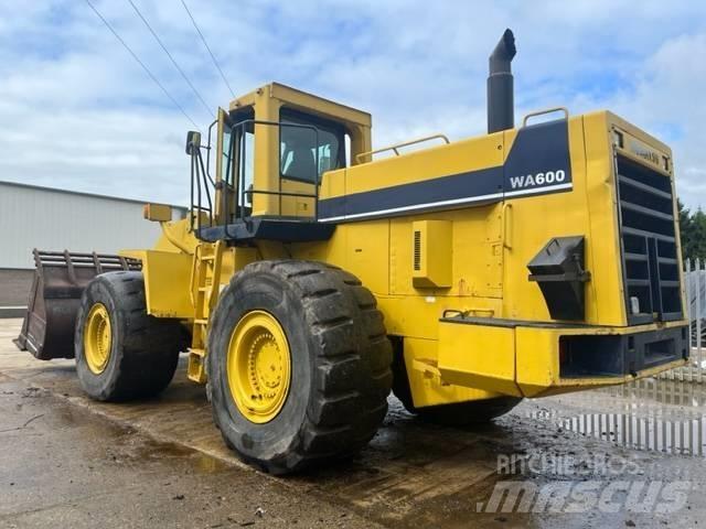 Komatsu WA 600-1 Kolesni nakladalci