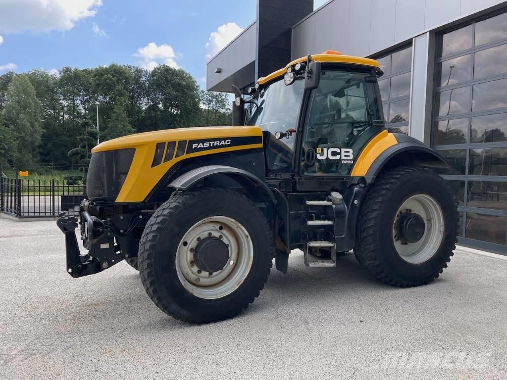 JCB Fastrac 8250 Traktorji