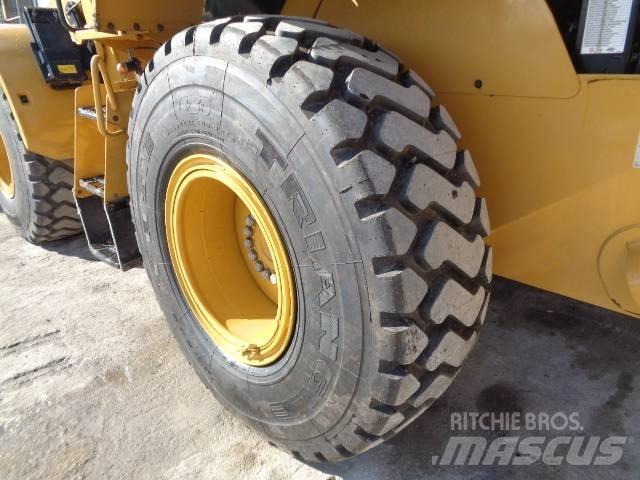 CAT 926M Kolesni nakladalci
