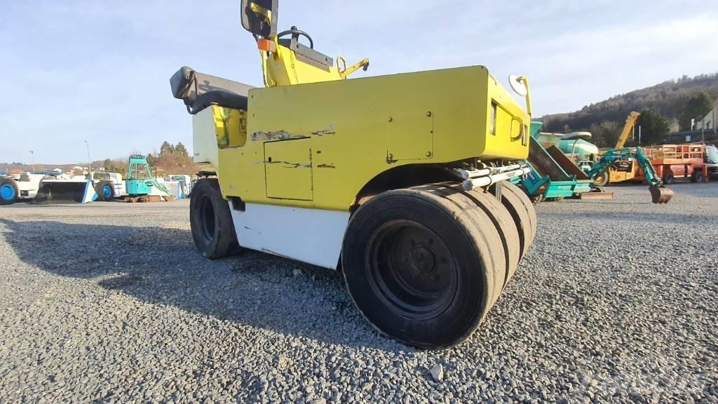 Sakai TS 160 Kolesni valjarji s pnevmatikami