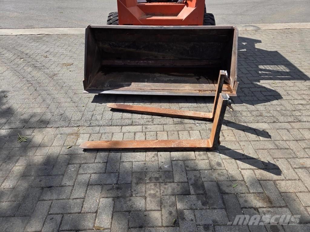 Thomas T170 Skid steer mini nakladalci