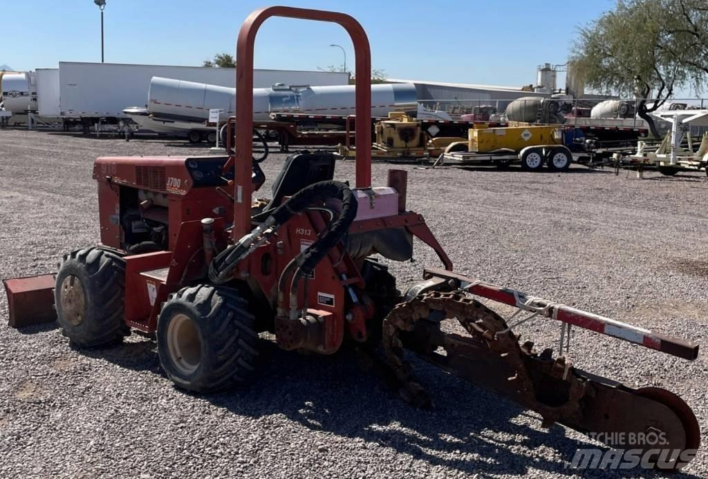 Ditch Witch 3700 DD Freze za kopanje jarkov Trenčerji