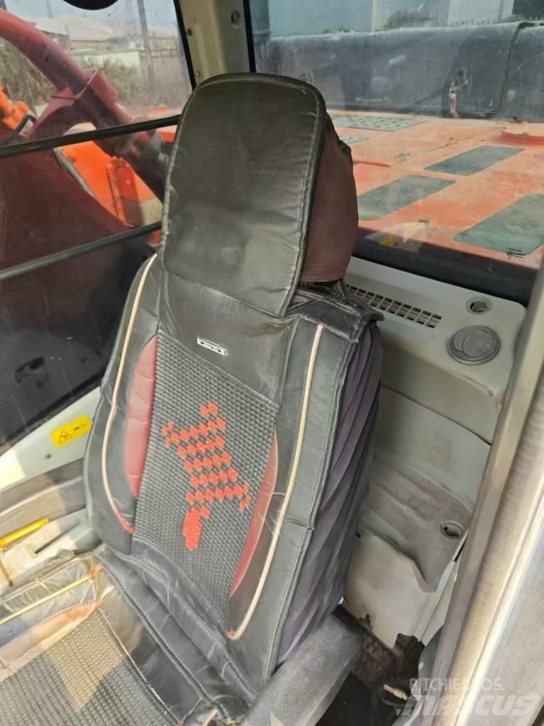 Hitachi 470 Bagri goseničarji
